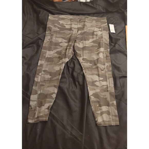 Womens 3X camouflage camo capris green High Rise plus size gift - Picture 1 of 6